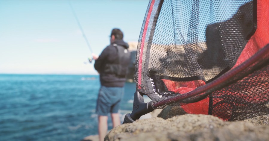 Daiwa's telescopic mobile net handle review - SeaAngler