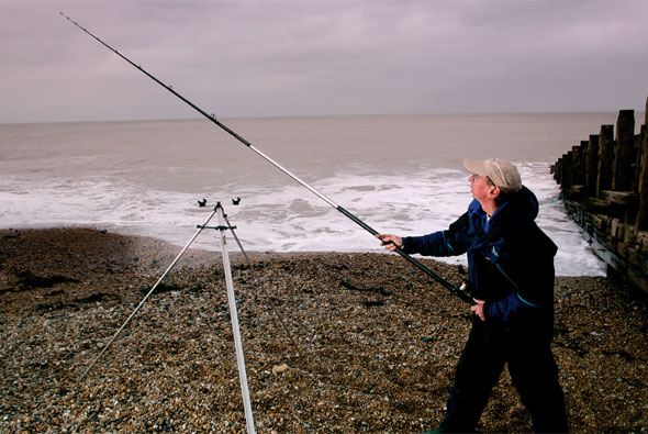 When to Strike When Beach Fishing - SeaAngler